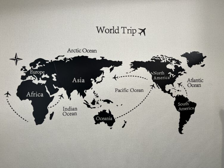 株式会社ボーダレスシティによる海外旅行のイメージ図