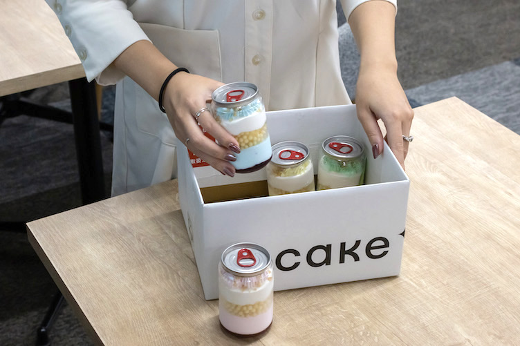 株式会社Cake.jpで新商品を開発しているイメージ