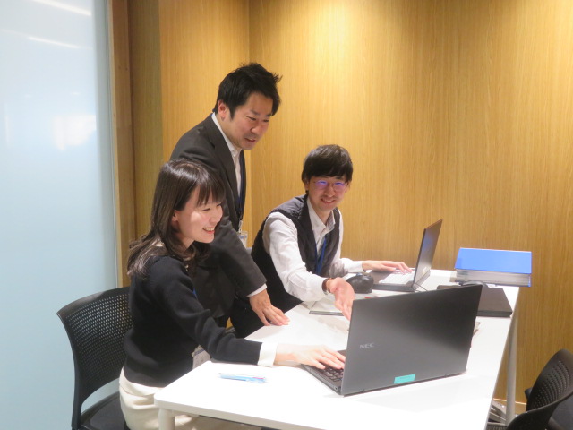 水戸市役所総務部人事課人材育成係の白土さん、小山さん、野上さん