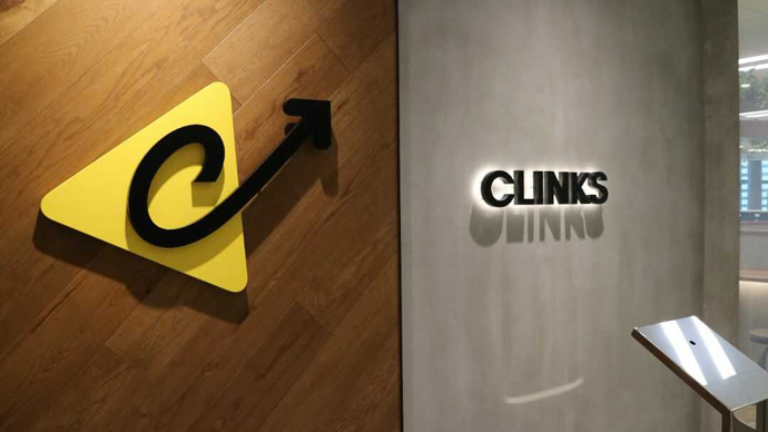 CLINKS株式会社オフィスのエントランス