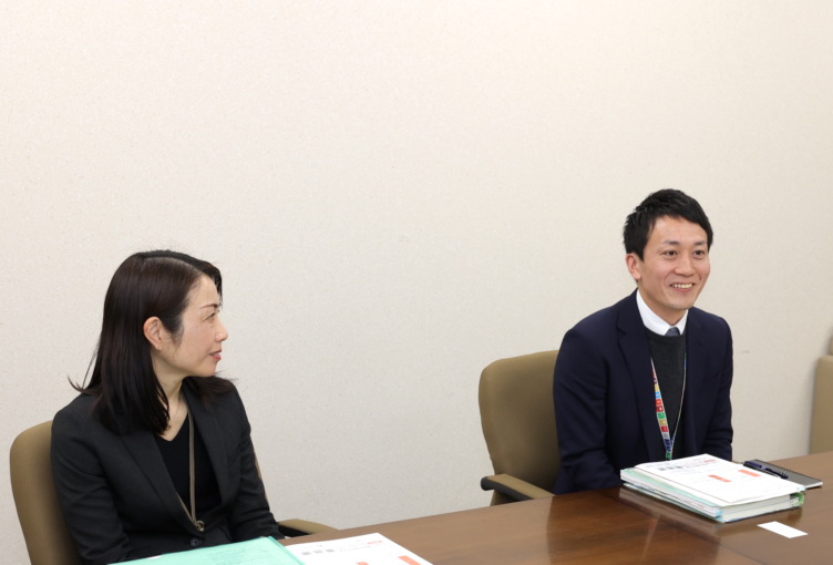 インタビューに答える愛知県名古屋市の神田さんと永坂さん