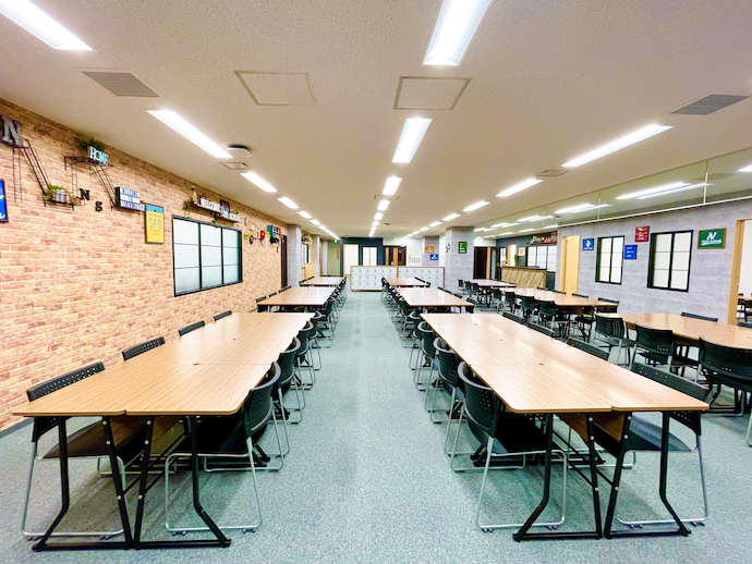 角川ドワンゴ学園の運営する学校の通学コースキャンパス内観