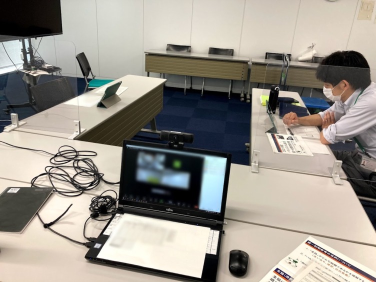 生活協同組合パルシステム東京の職員がオンライン研修を実施しているところ