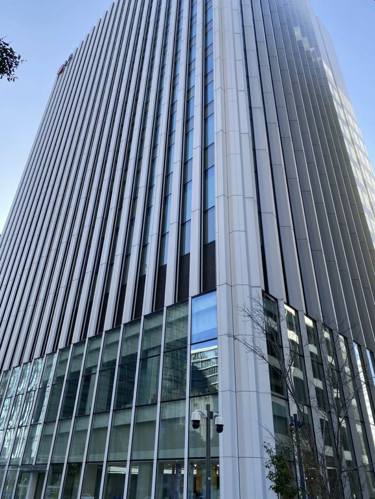 六元素情報システム株式会社のオフィスがあるビルの外観