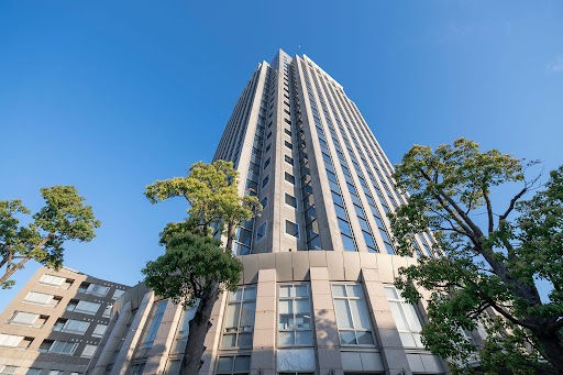 タカマツハウス株式会社が入る恵比寿プライムスクエアタワーを見上げた風景